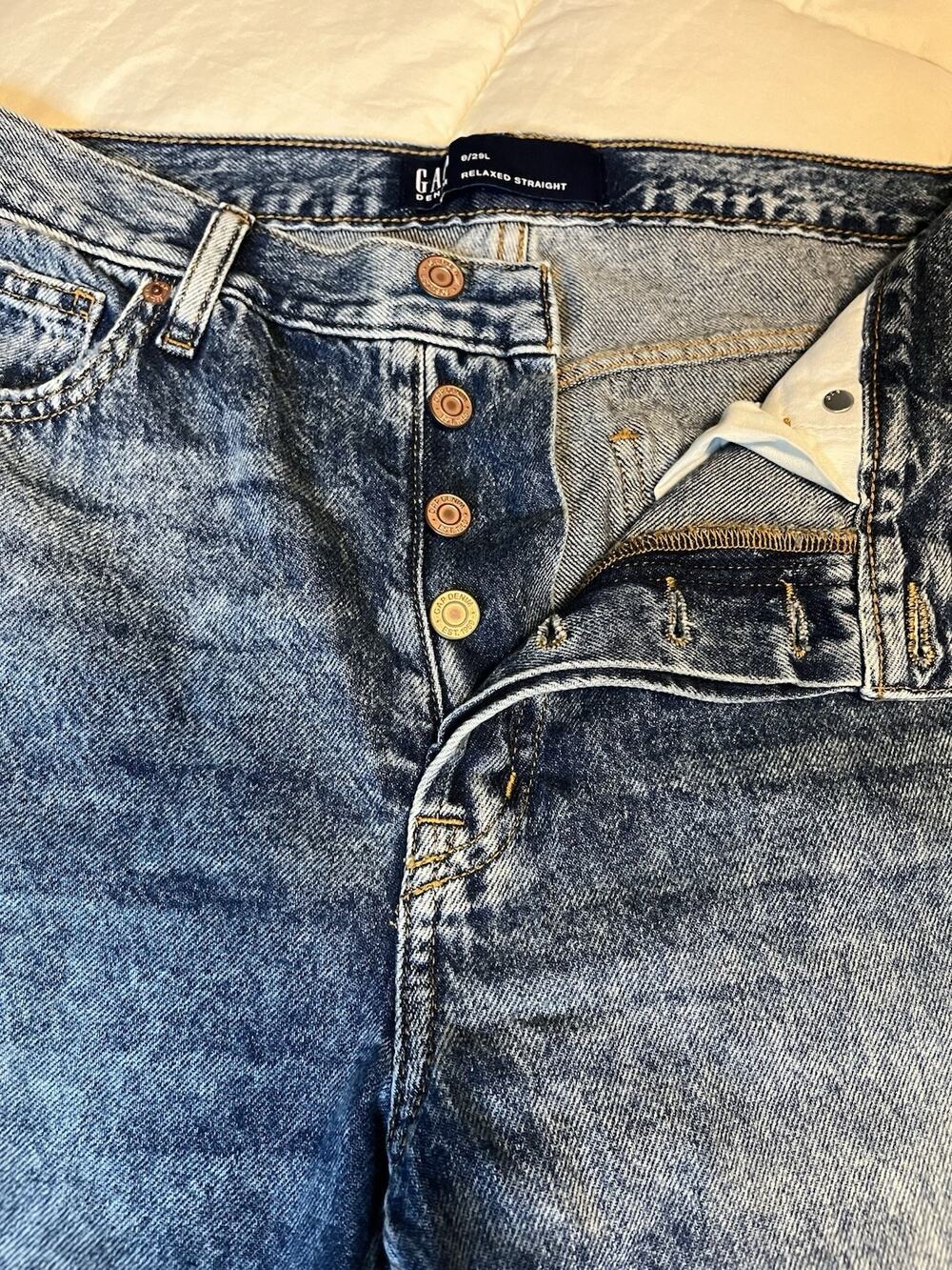 GAP Button Fly Relaxed Mid Rise Med Wash Distressed Straight Jeans 29 Long NWT